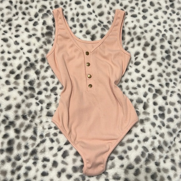 Brandy Melville Tops - {New} ROSEY BLUSH BODYSUIT